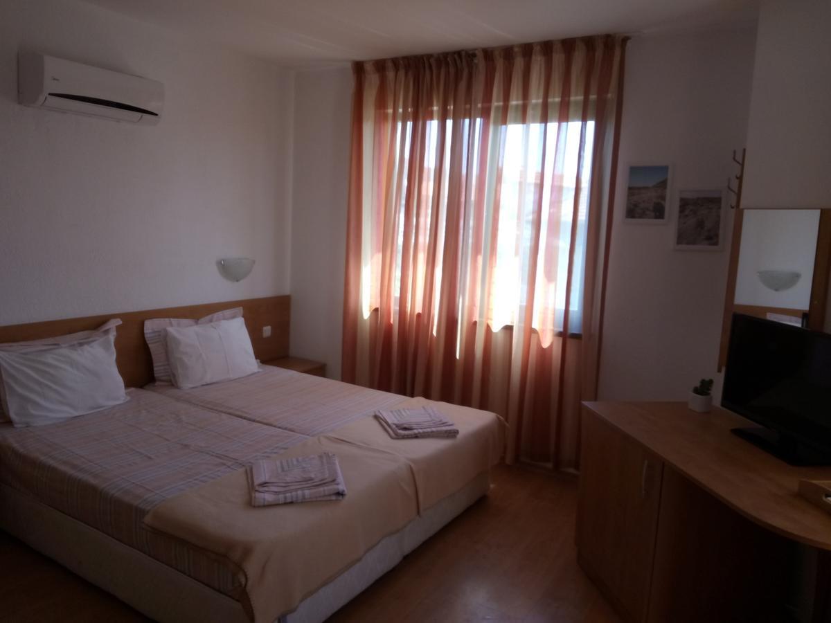 Family Hotel Bellehouse Черноморец Екстериор снимка