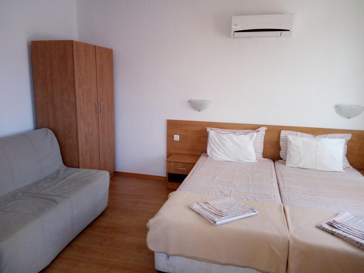 Family Hotel Bellehouse Черноморец Екстериор снимка
