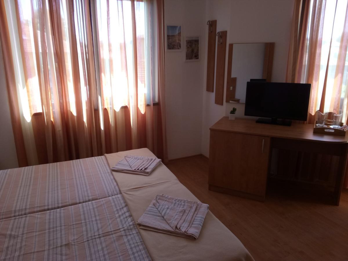 Family Hotel Bellehouse Черноморец Екстериор снимка